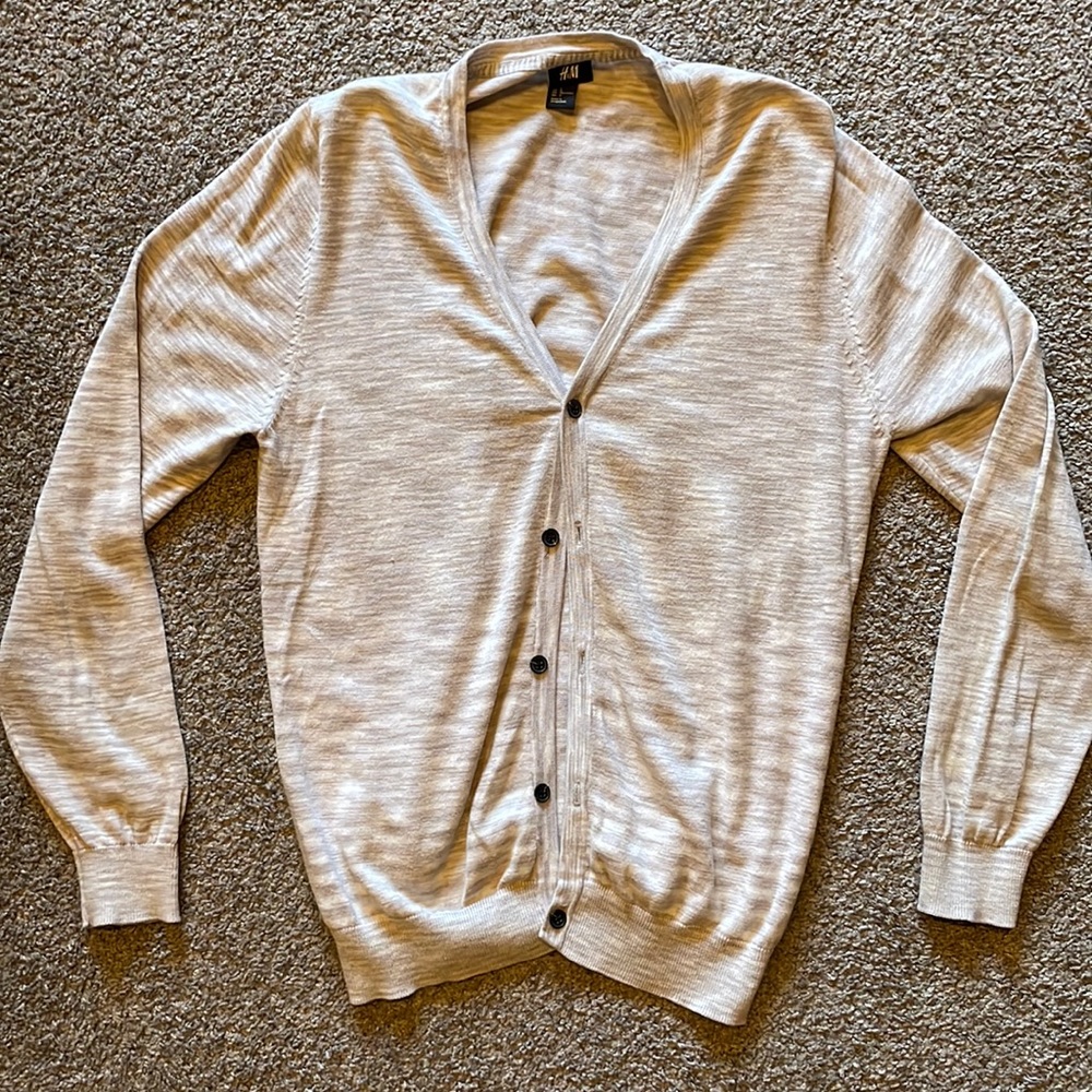 H&M men’s beige cardigan. Size L. Great condition